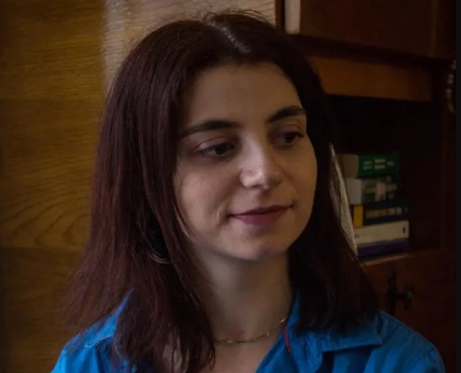 Gabriela Feceoru / „Din versuri, explozii subterane si din scrum. Iscat-am Republica lui Marian Boboc”