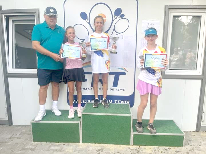 Tenis de camp. Rezultate de lauda pentru CSM Petrosani