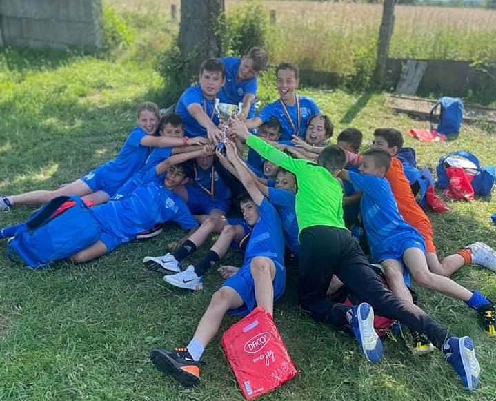 Fotbal. Pe podium la „Tara Hategului Junior’s Cup”