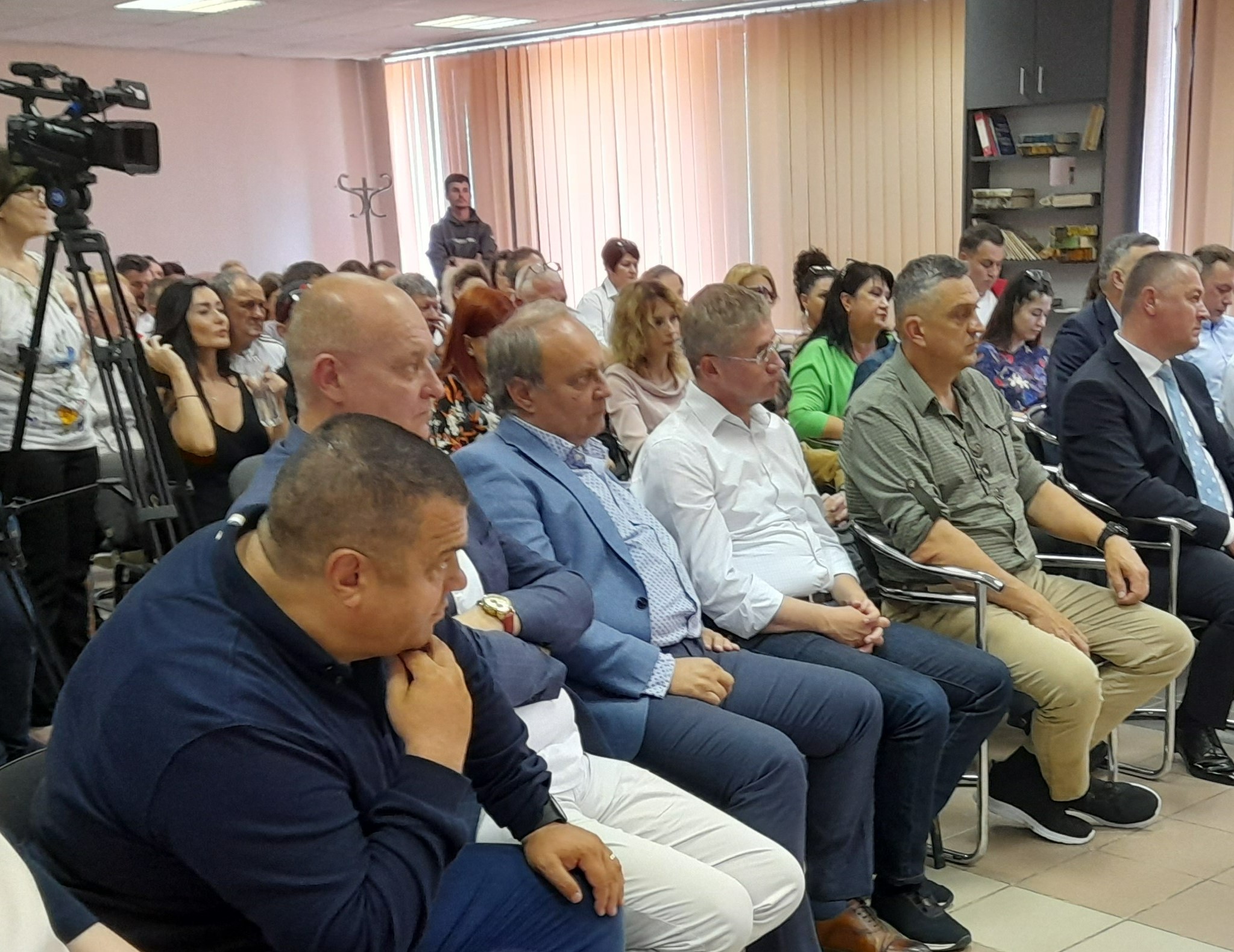 La Biblioteca Universitatii din Petrosani/ 
Conferinta pe tema industriei ospitalitatii din Valea Jiului