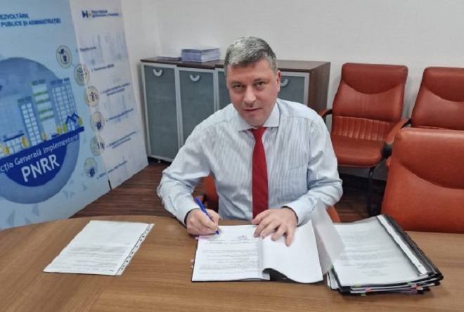 Peste 5 milioane de lei pentru dotarea unitatilor de invatamant din Lupeni, prin PNRR