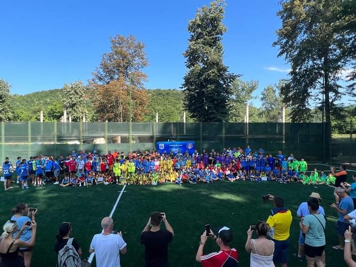 300 de copii la Turneul Campionilor