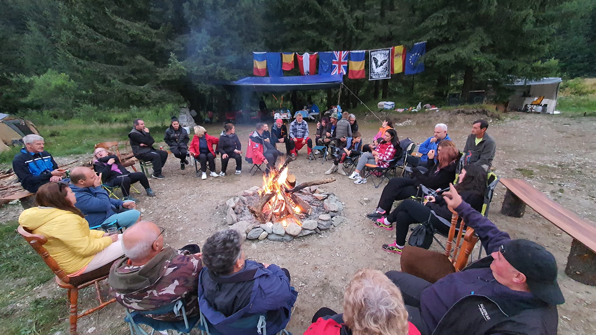 La Campu Mielului-Uricani. „Hidrocarst” Valea Jiului – Clubul de Speologie a sarbatorit 37 de ani de existenta