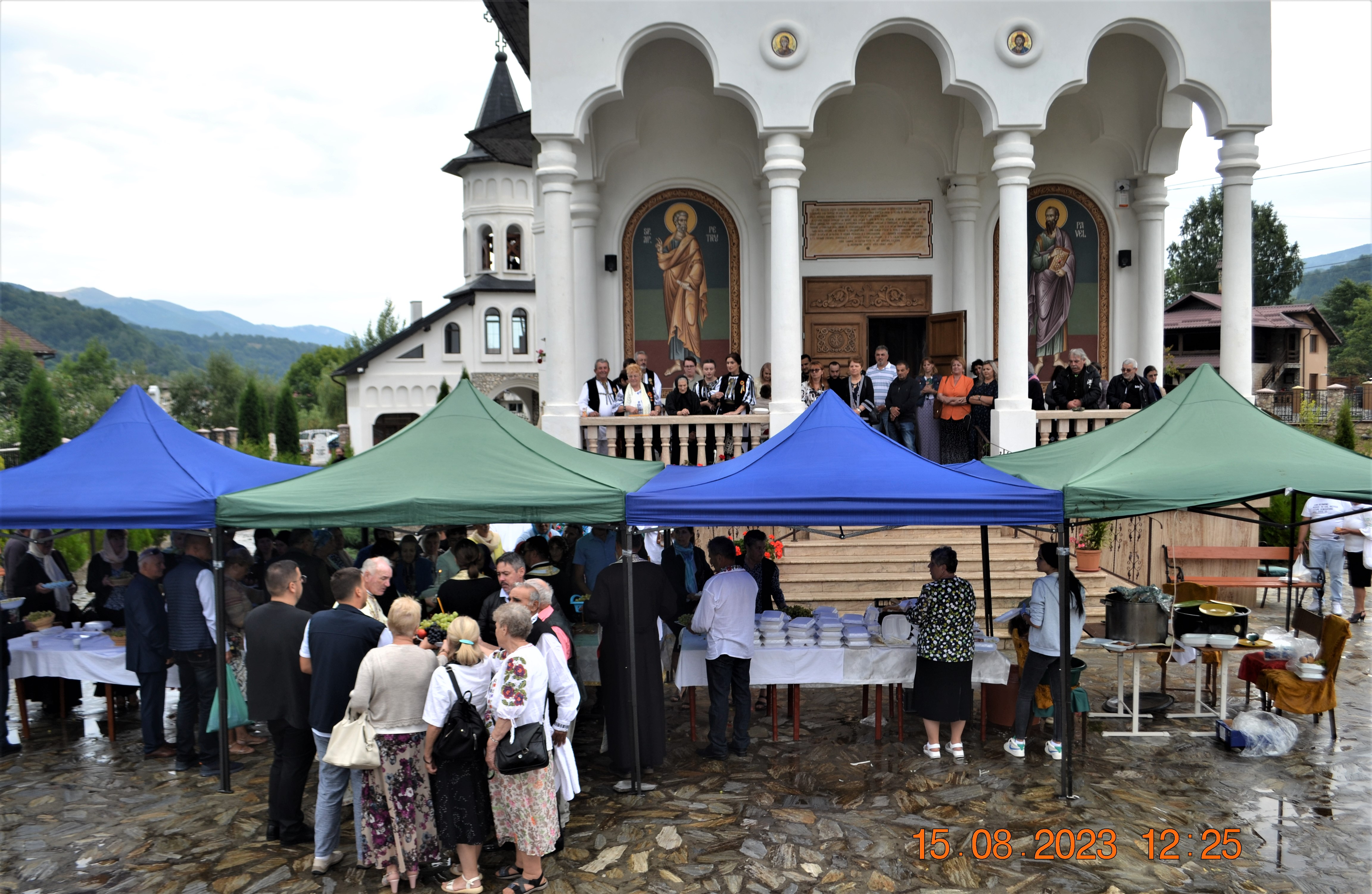 Uricani / Zi de mare praznic la biserica de pe plai