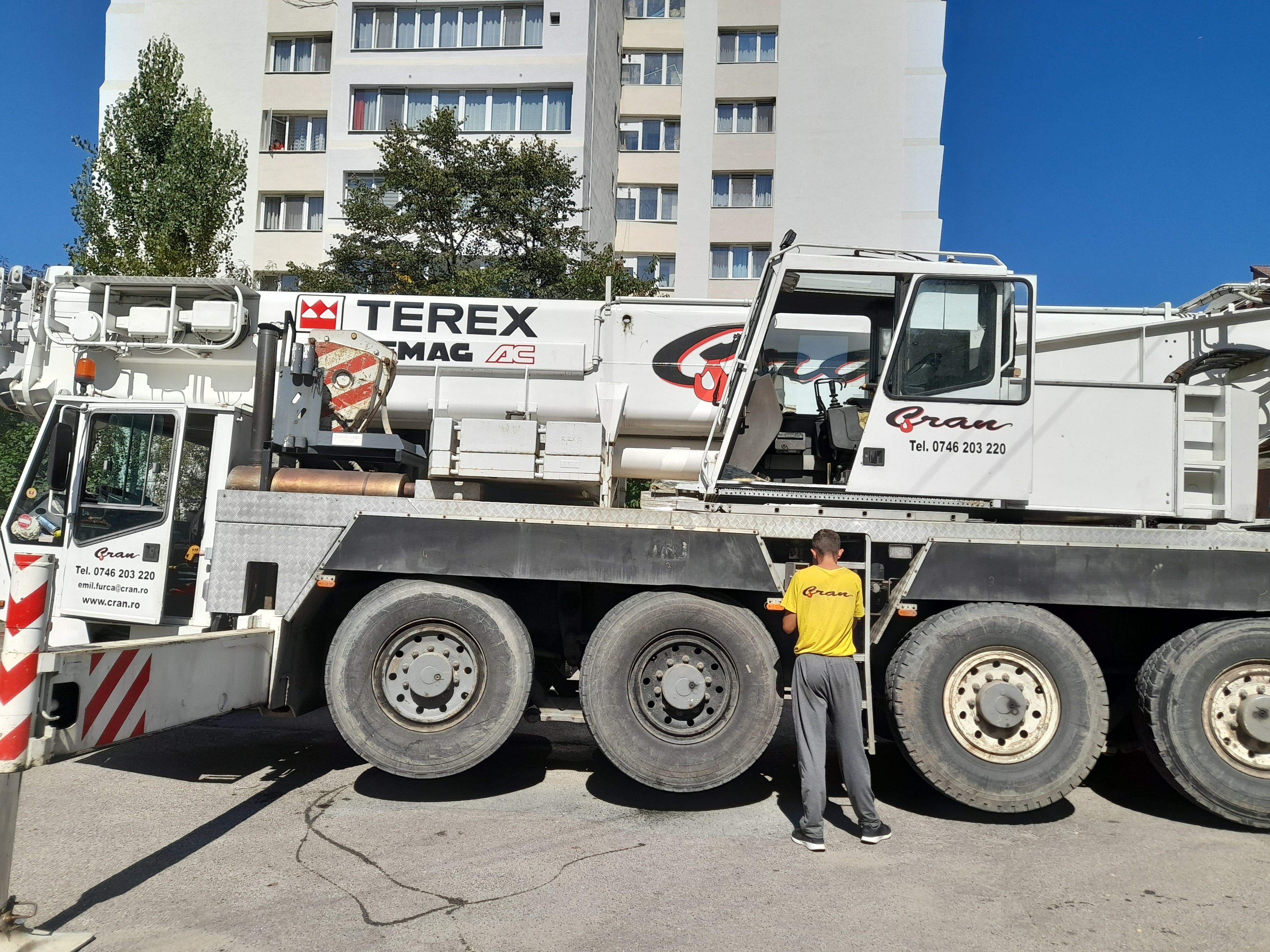 Petrosani. Dupa reabilitarea acoperisului, blocul 7 de pe strada Avram Iancu va fi inca un imobil reabilitat energetic 100%
