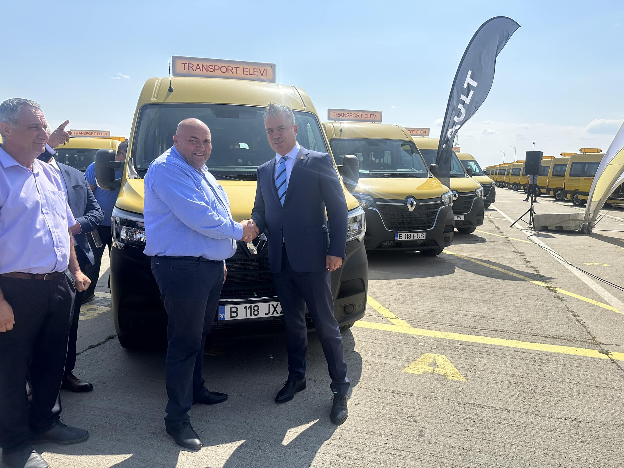 Prin PNRR, / Primaria orasului Petrila va avea un microbuz electric pentru transportul elevilor