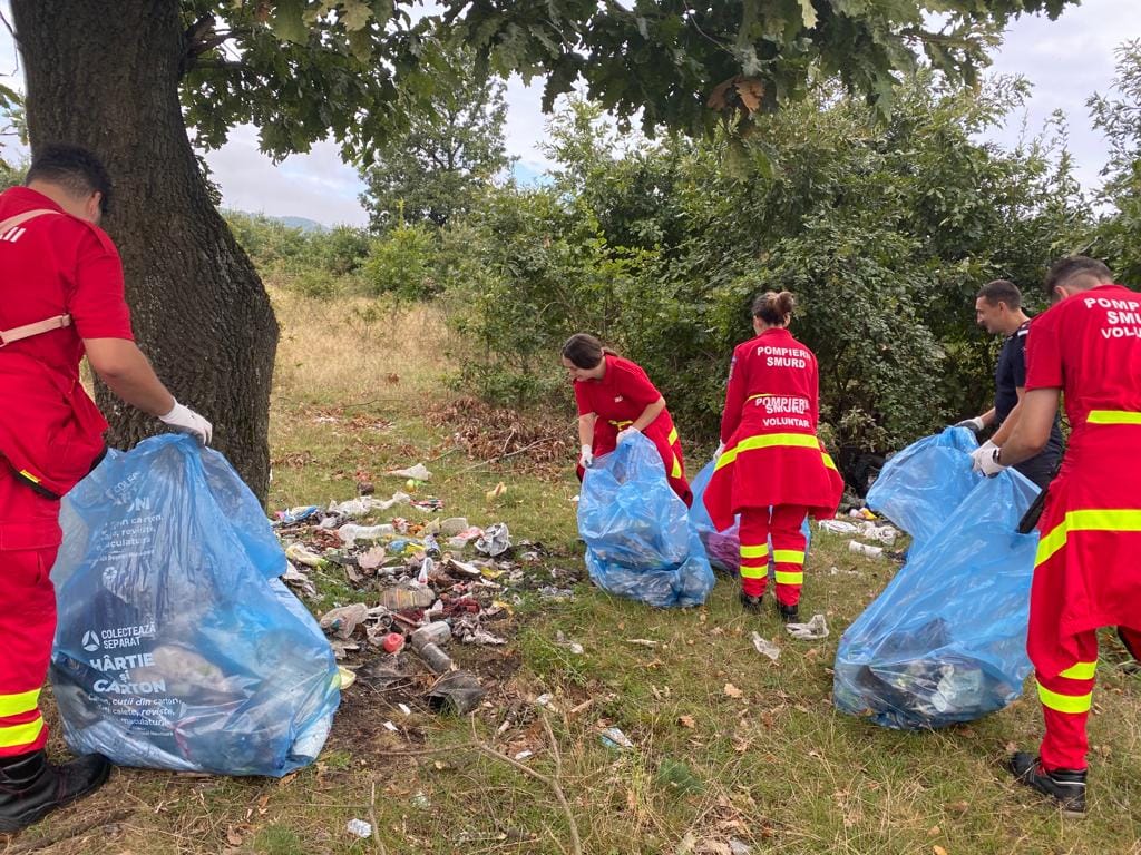 Nici ploaia si nici vremea rea nu i-a oprit! ISU Hunedoara, politia nationala, jandarmeria, Apele Romane – ecologisti voluntari