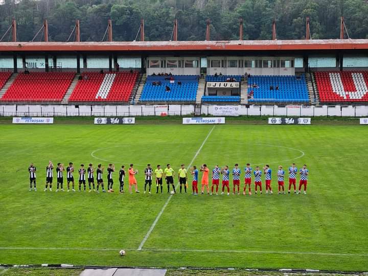 Fotbal. Liga 3 CSM Jiul si CSM Deva au triumfat