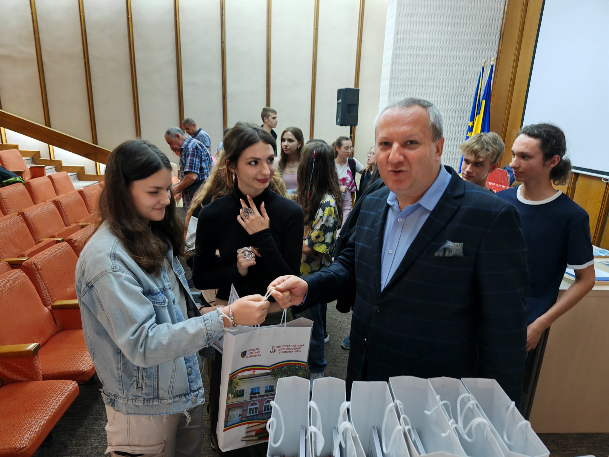 La biblioteca judeteana. Mari regizori romani la centenar
