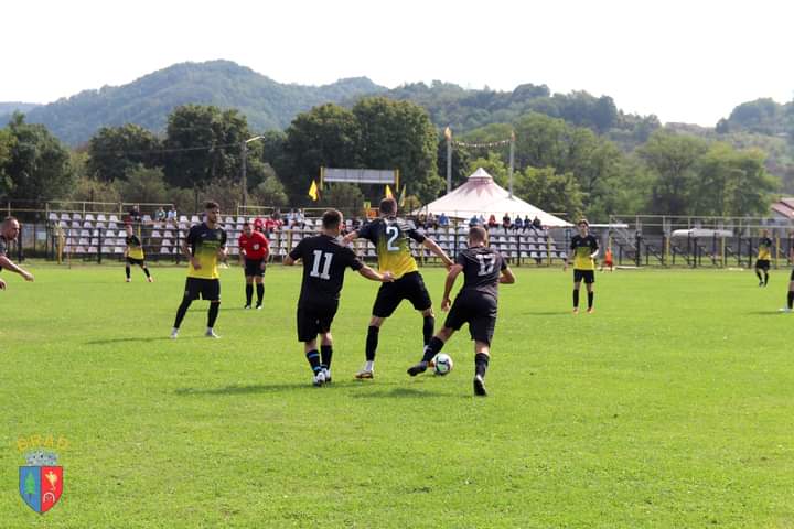 Fotbal. Liga 4 Derbi la Lupeni