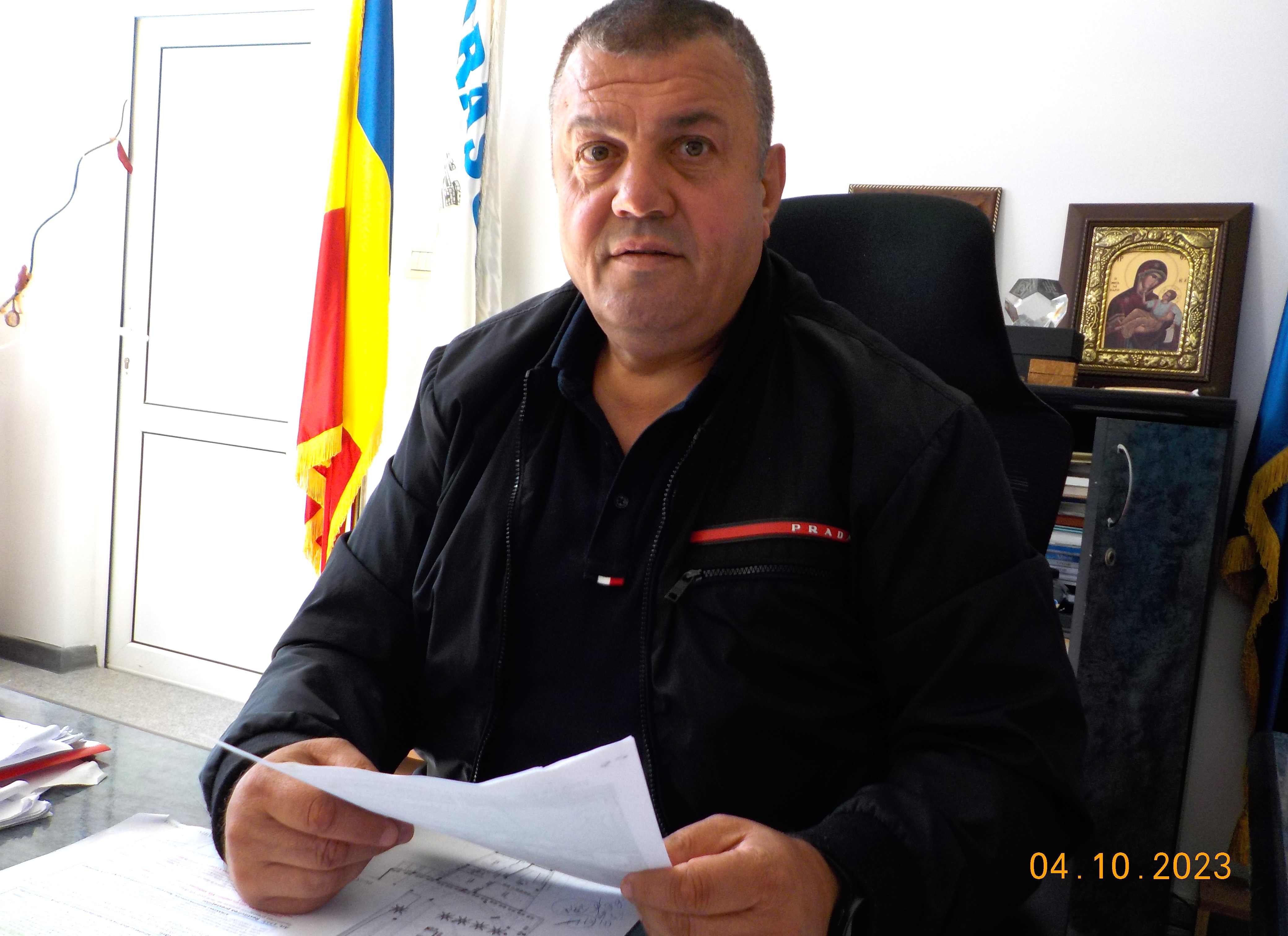 Uricani. Danut Buhaescu incearca sa se descurce cu ce are