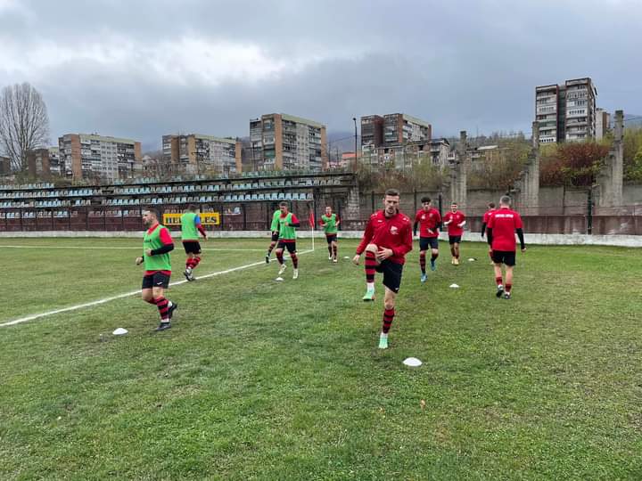 Fotbal. Liga 4. Meciuri aprinse