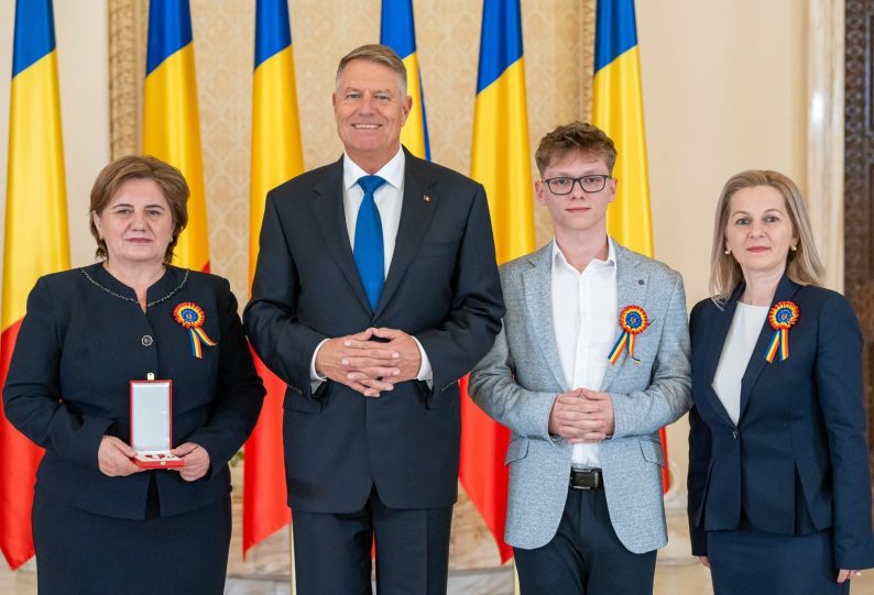 Liceul Teoretic din Hateg. Ordinul „Meritul pentru Invatamant” in grad de cavaler