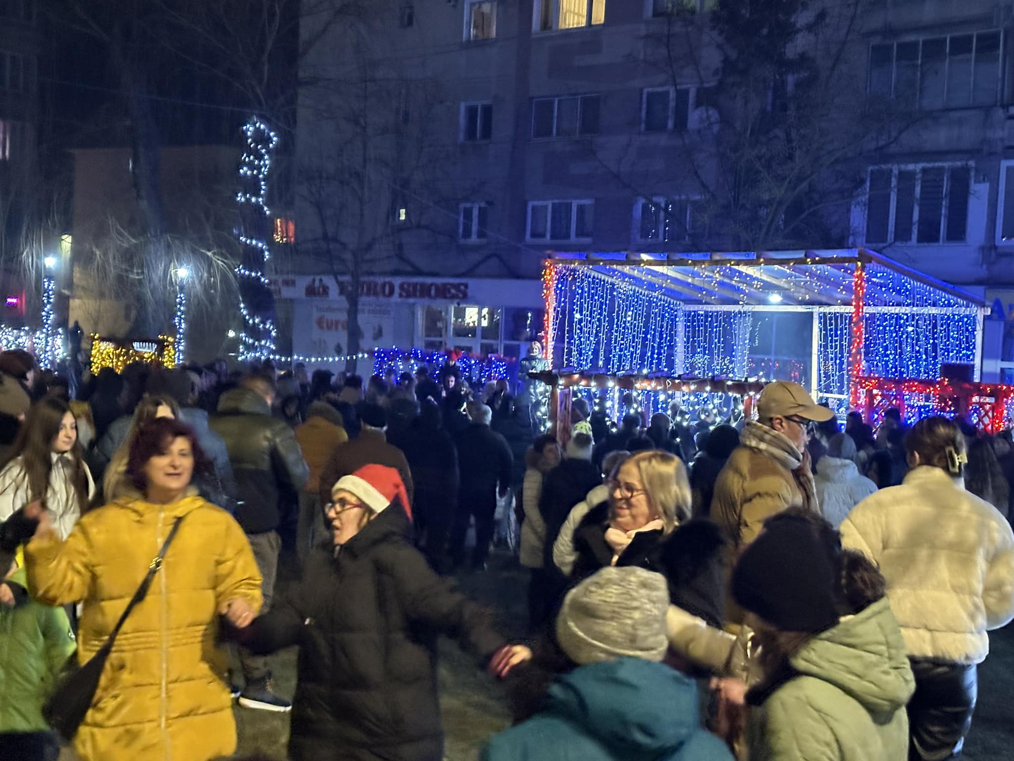 Vulcan. Revelion pe strada cu sampanie de acasa