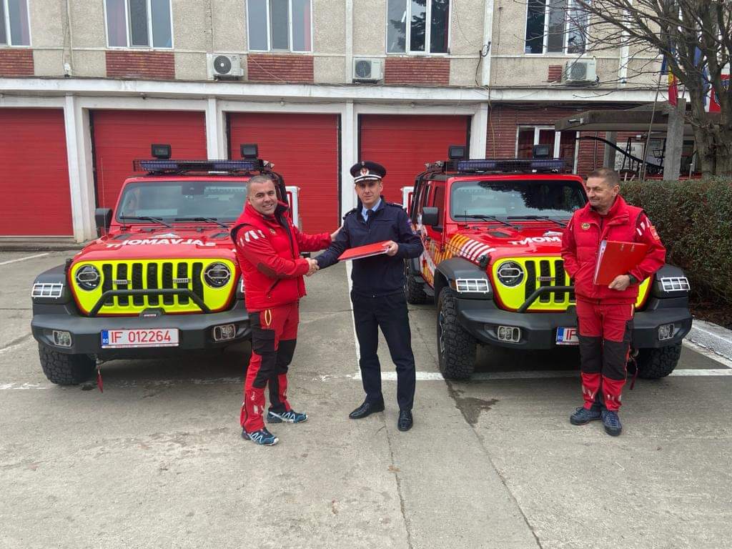 Salvamont Hunedoara a primit doua autospeciale noi