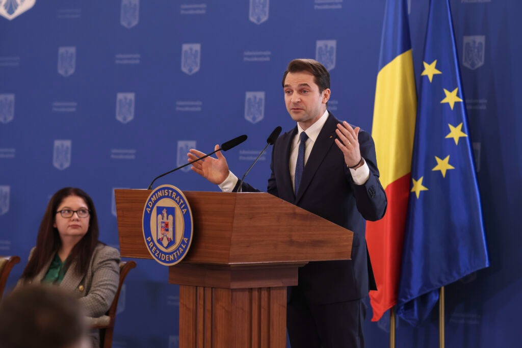 Daca la carbune da rateuri dupa rateuri, / Poate Durbaca e mai noroc la cuart
