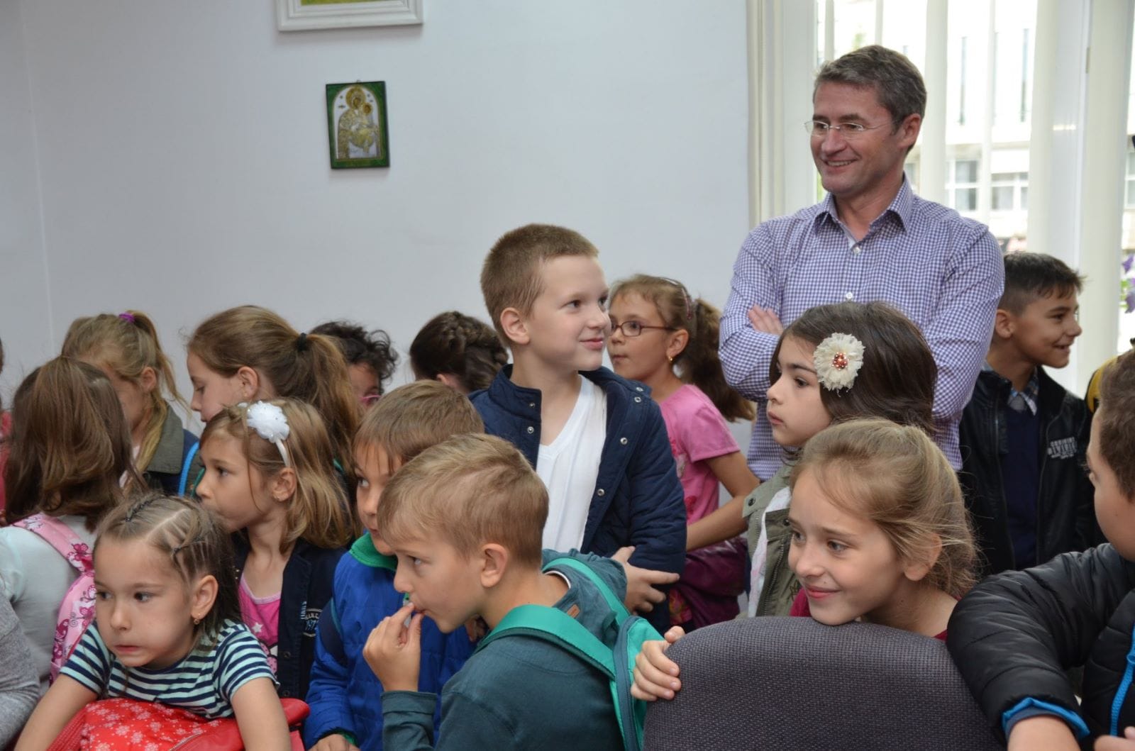 Sute de parinti si copii din Petrosani, si nu numai, afectati de interzicerea activitatilor de tip after school. Primarul Iacob-Ridzi intervine