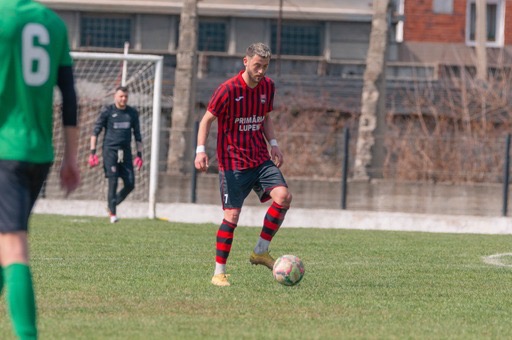 Fotbal. Liga 4 / Lidera - meci greu la Baita 
