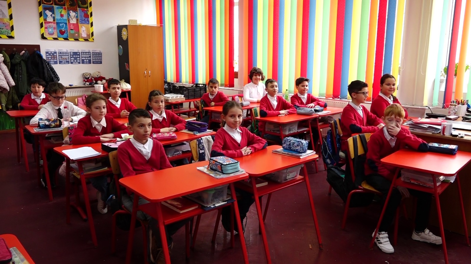 Pentru ca asa vor „niste unii”, / 3.000 de copilasi hunedoreni din clasa a II-a vor fi stresati inutil