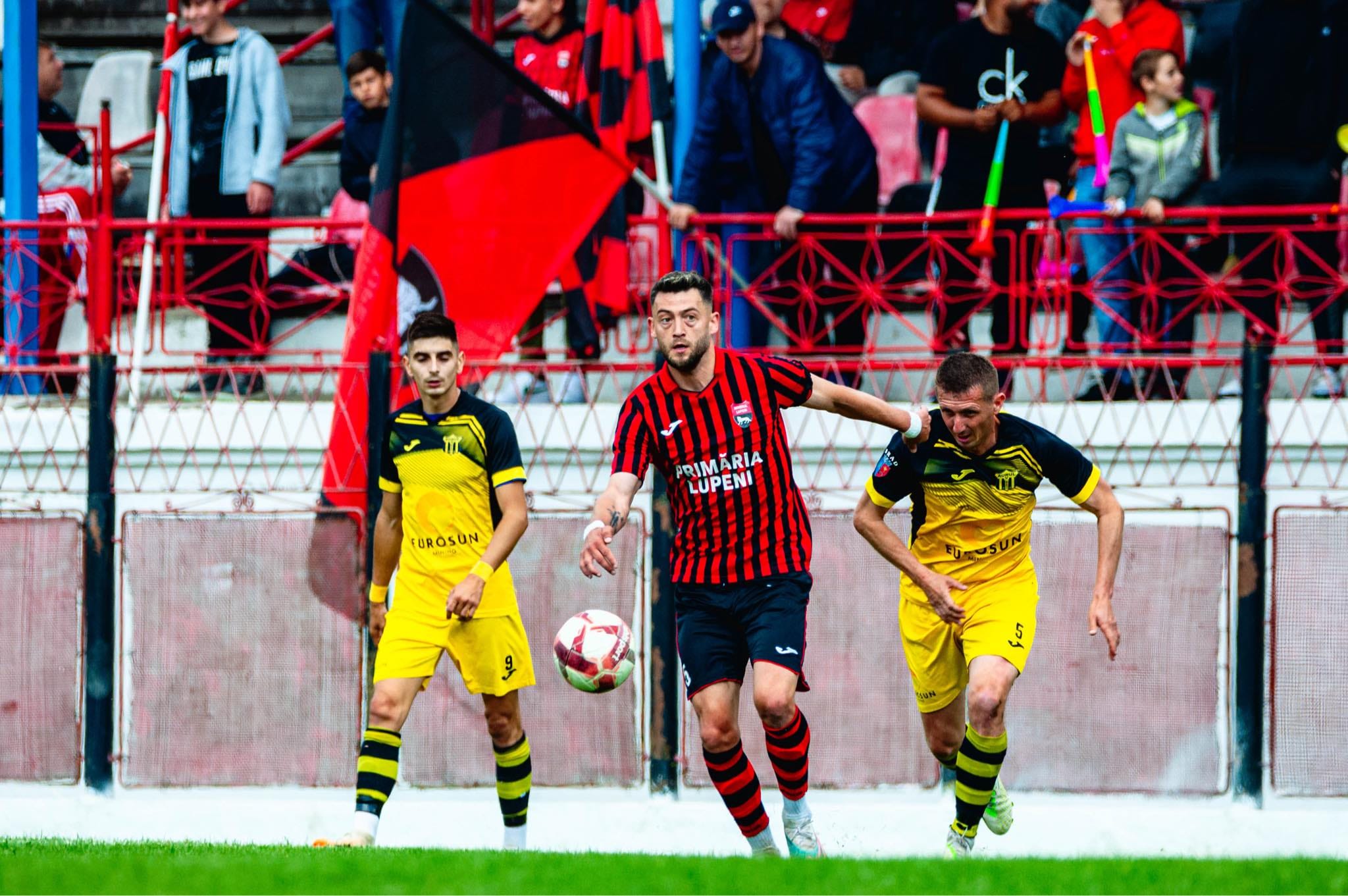  si ~Minerul Lupeni nu e doar o echipa de fotbal, este o familie! si ~