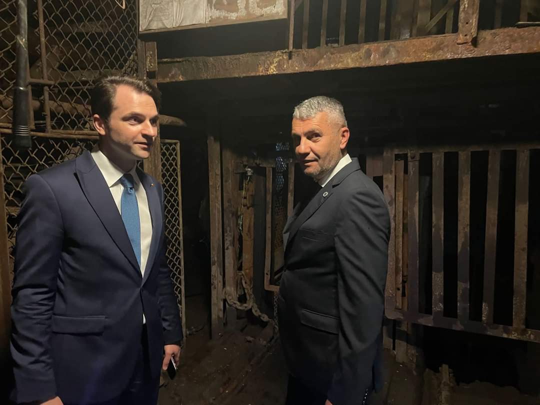 Sebastian Burduja, ministrul Energiei:  si ~Daca vreti sa traiti mai bine, daca vreti un alt viitor pentru voi si copiii vostri – votati Calin Petru Marian pe 9 iunie! si ~
