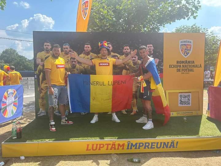 Lupenenii alaturi de tricolori