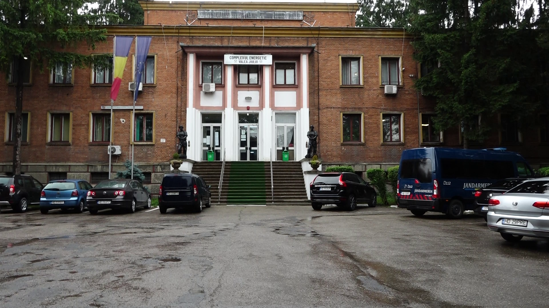 Intrebari dupa destructurarea cu succes a gruparii mafiote din fruntea CEVJ: Primele victime vor fi cefelistii? Ce va face Laurentiu Nistor,  presedintele PSD Hunedoara, coleg de partid  cu Durbaca, capul anchetatilor?