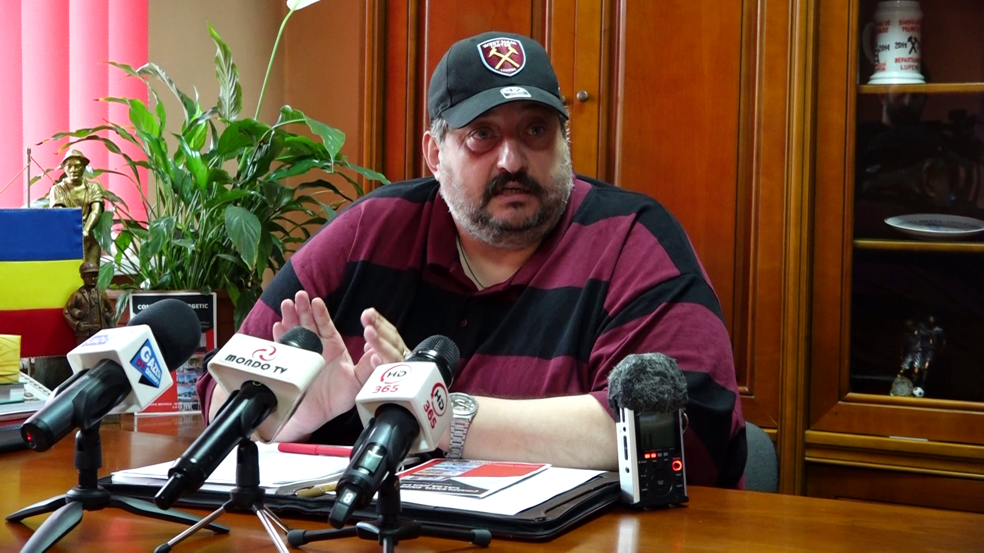 Sindicalistii de la “Muntele” si administratia negociaza CCM-ul angajatilor CEVJ SA