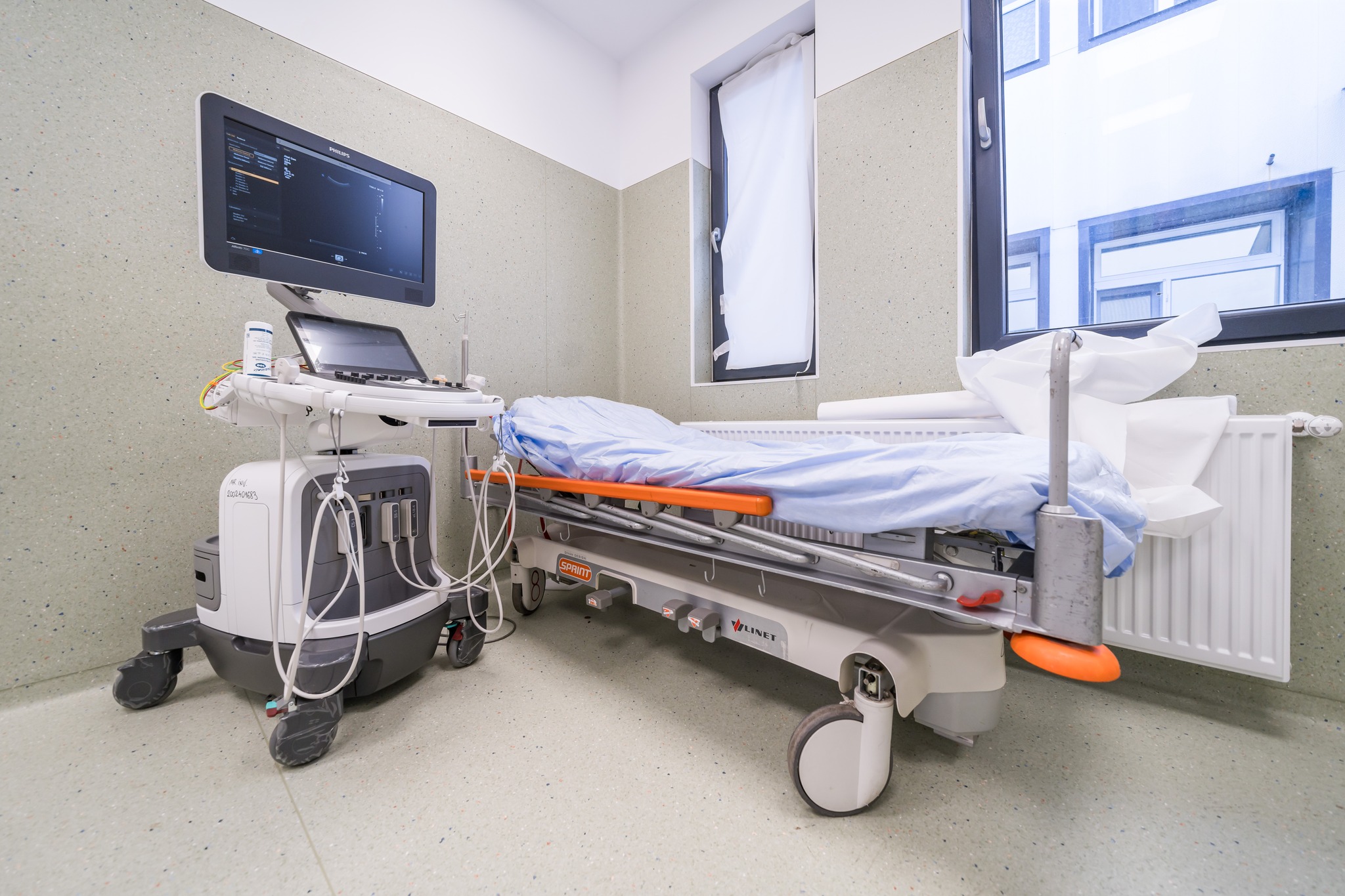 Modernizarea si dotarea spitalelor publice, a unitatilor de primiri urgente si ambulatoriilor din Regiunea Vest, continua prin Programul Sanatate