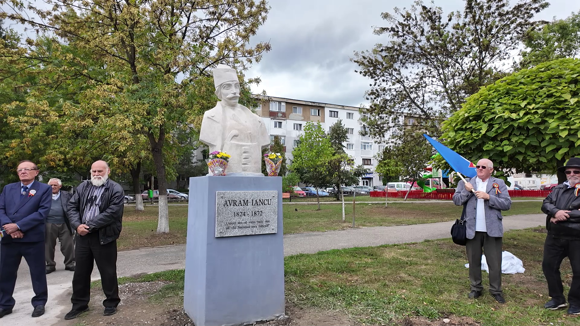 Petrosani / In sfarsit, Avram Iancu a fost scos la lumina din anonimatul curtii CEVJ!