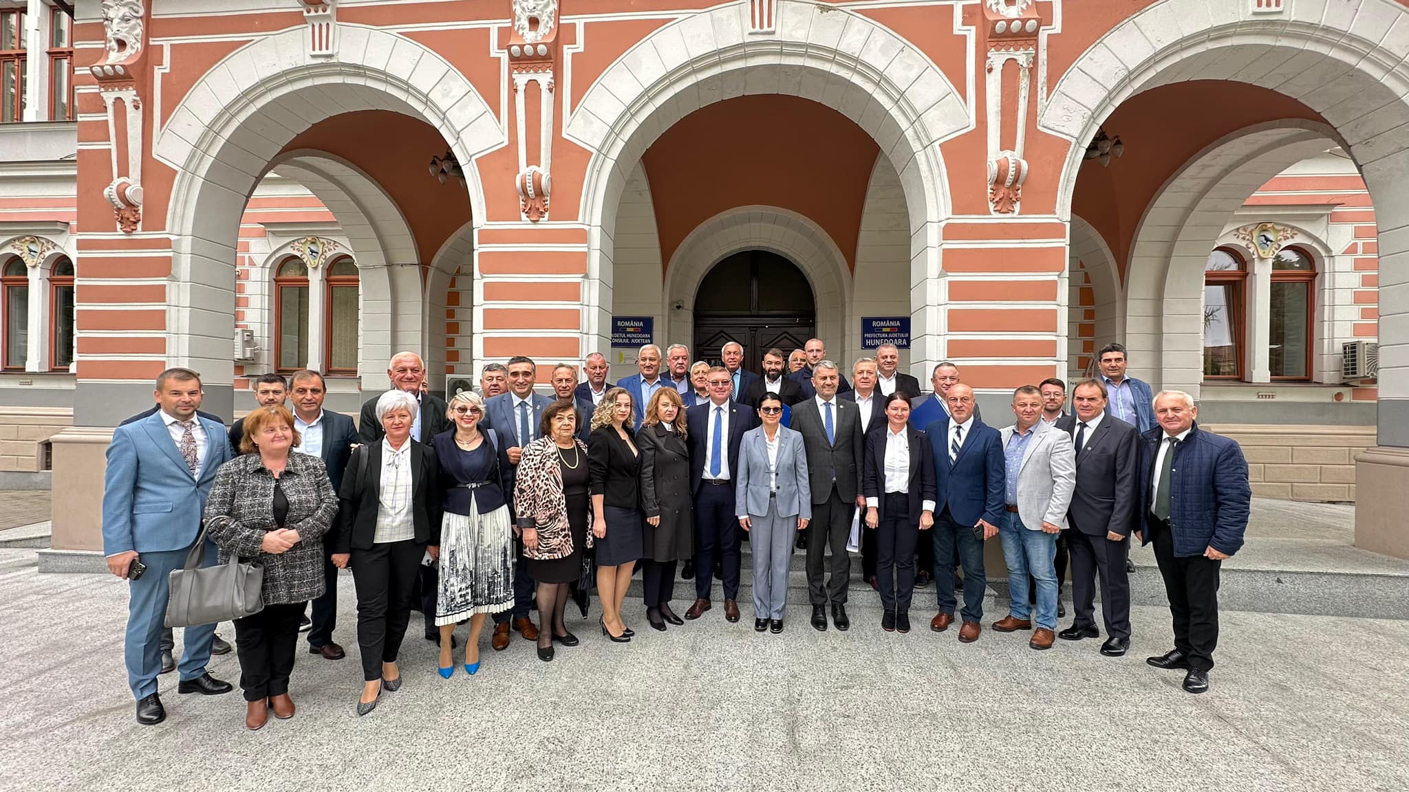 Vetuta Stanescu si echipa PNL Hunedoara au depus candidaturile pentru Parlament