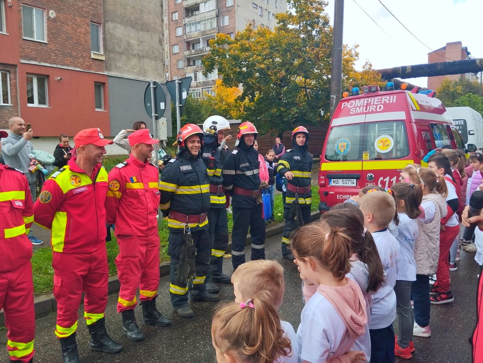 Lupeni. Copiii i-au cunoscut pe cei care apara lumea de dezastre