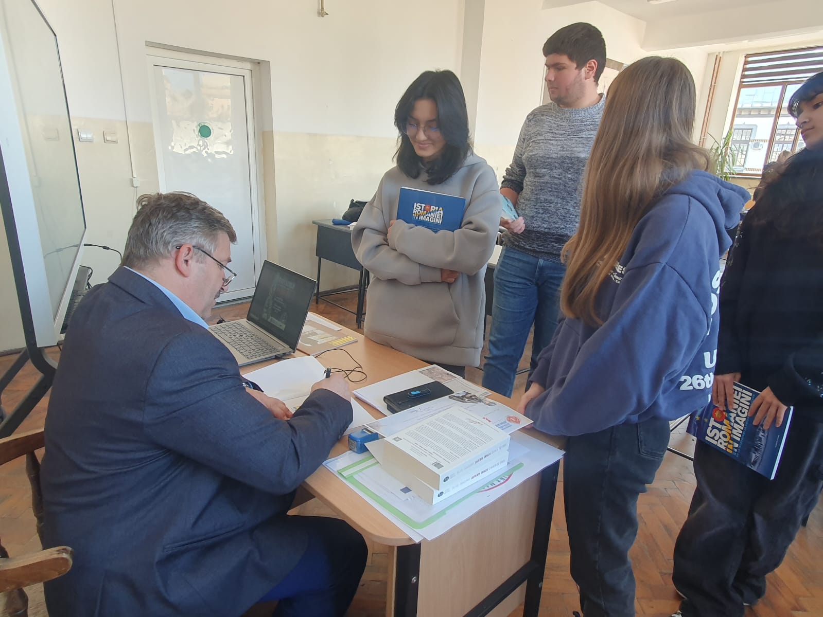 Cultul Eroilor Hunedoara printre elevi si studenti. Dezbateri „Memoria ca Datorie”