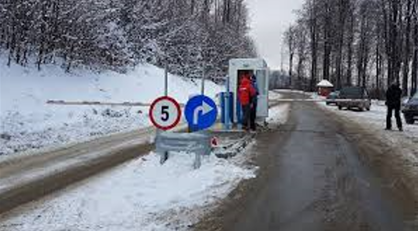Straja / Haos cu parcarile, politia a interzis barierele