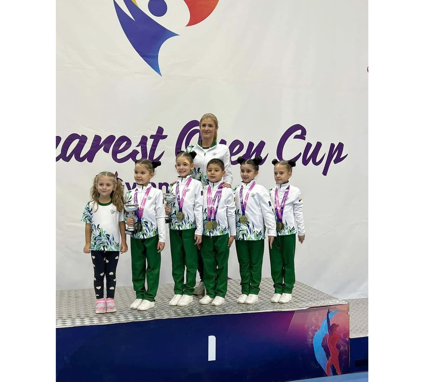 Gimnastica aerobica / Medalii pentru CSS Petrosani la Bucharest Open Cup