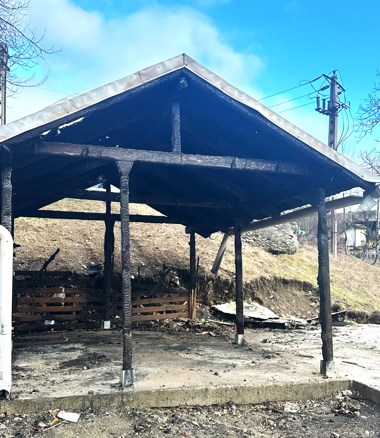 Uricani. Foc pus cu intentie in Sterminos