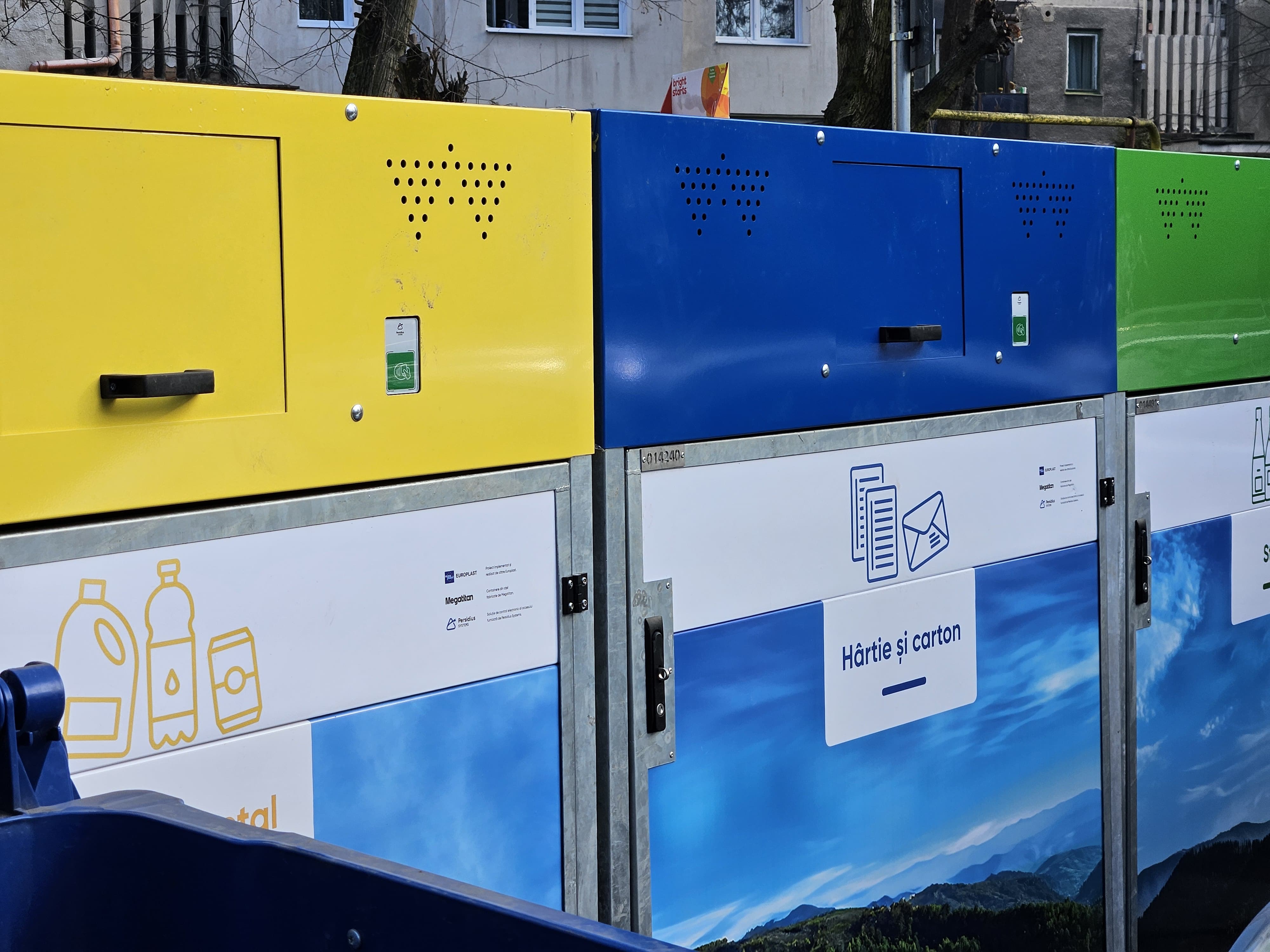 Petrosani / Insulele ecologice, functionale din primavara