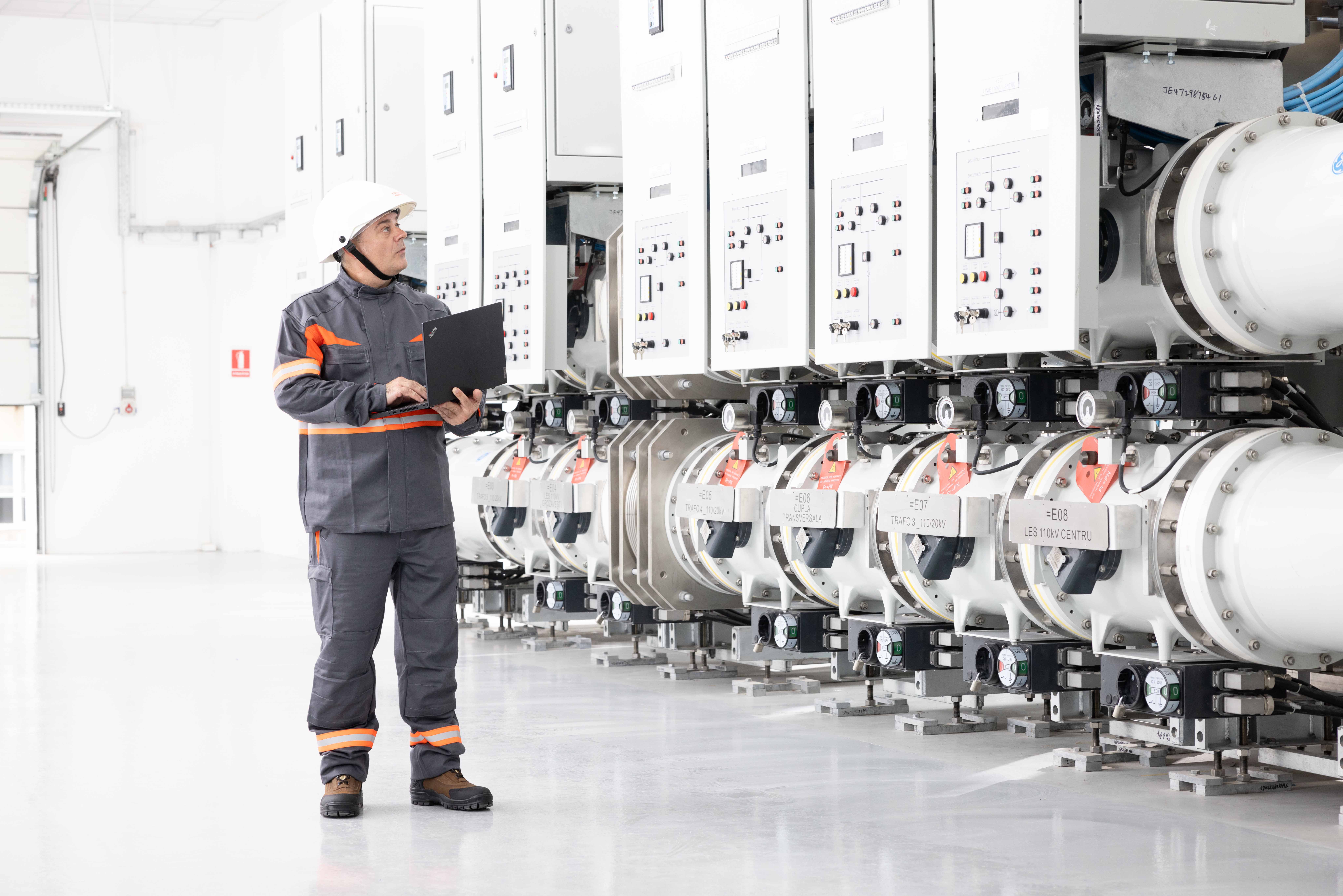 Retele Electrice Romania a investit 3,7 milioane de lei in 2024 in modernizarea si digitalizarea retelelor electrice de distributie din Valea Jiului