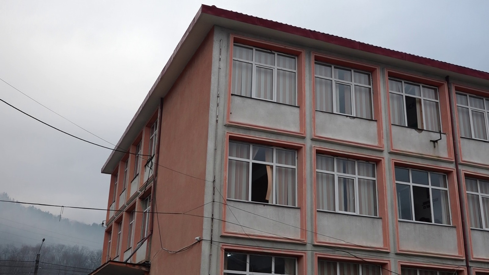 Petrila / Incepe reabilitarea liceului