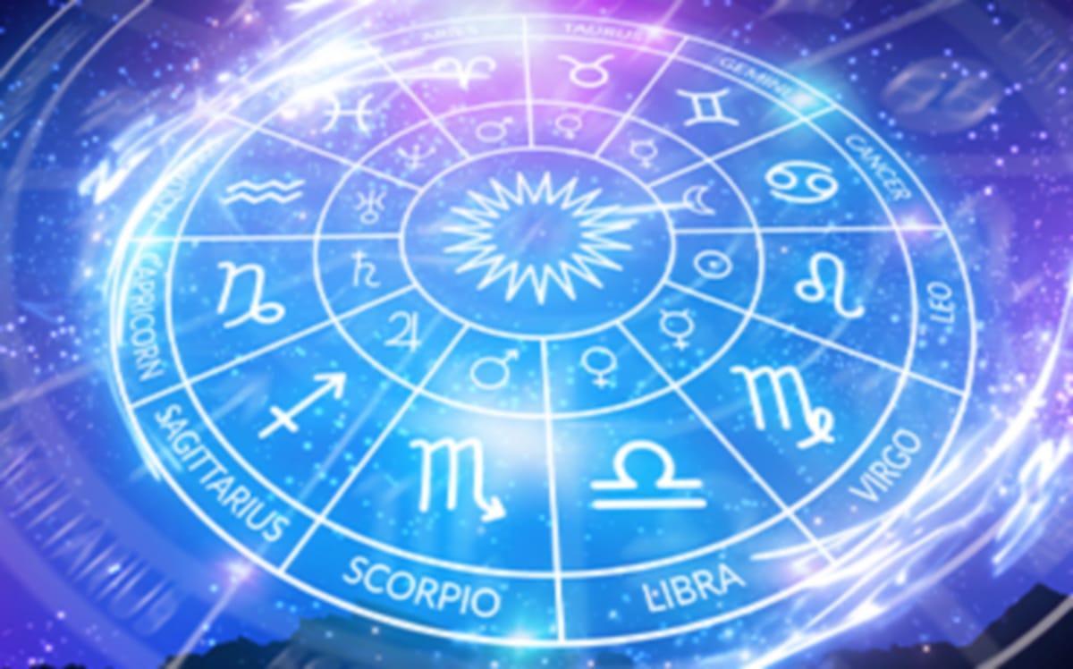 Horoscopul lunii mai: ce spun astrele despre dragoste, bani si echilibru
