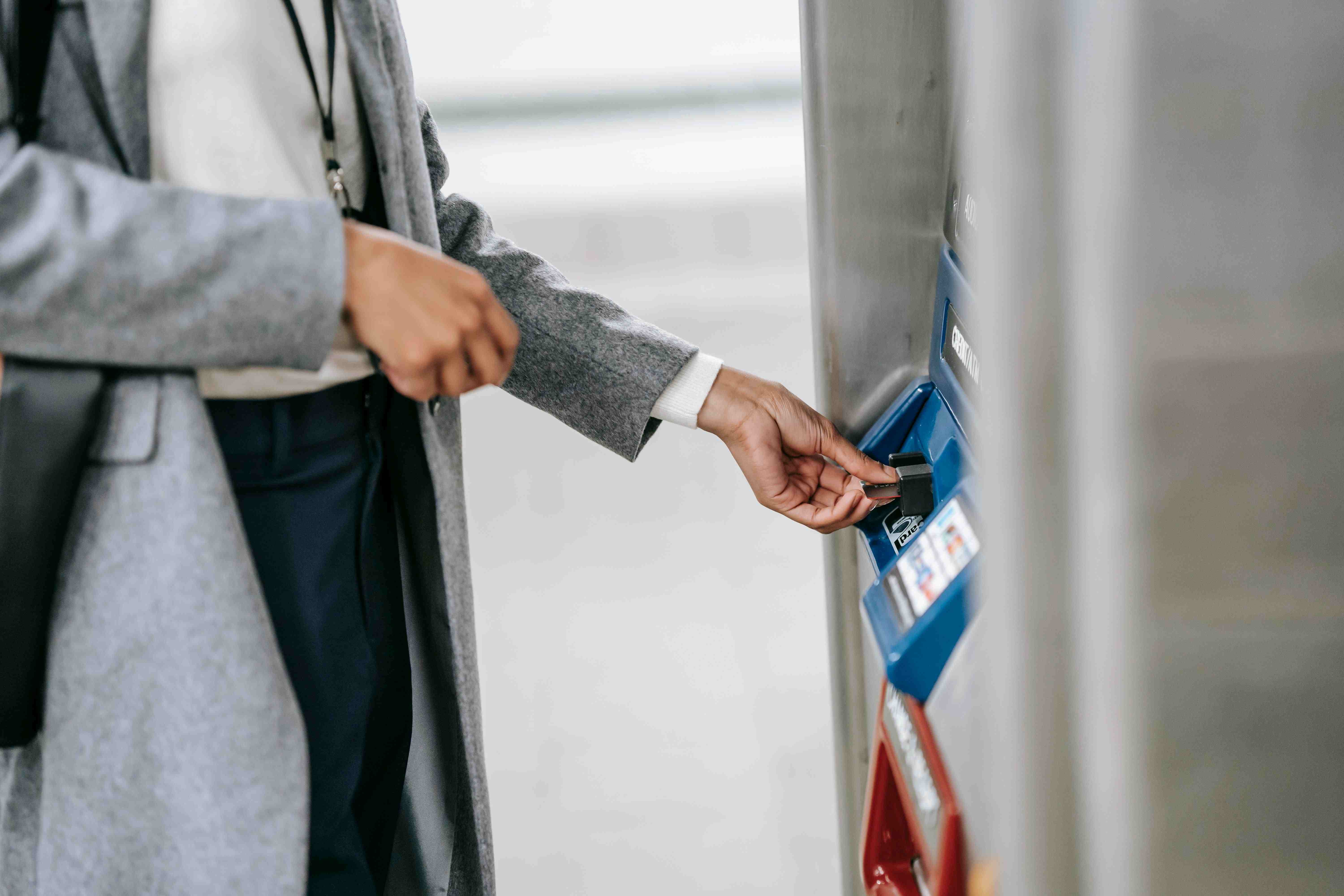 Obiceiuri financiare care te fac eligibil pentru un card de credit