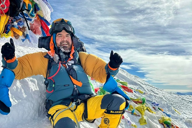 Pentru alpinistul Adrian Ahritculesei, provocarea montana 6 din 7 continua