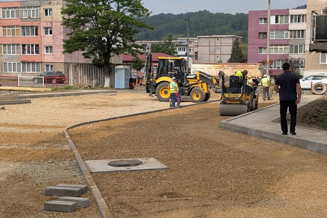 Petrosani / Noi locuri de parcare pe str. Aviatorilor