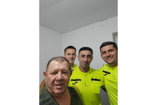 Fostul sef al arbitrilor. La un amical