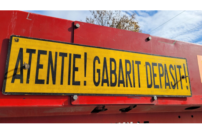 La inceput de august. Un agabaritic prin Valea Jiului