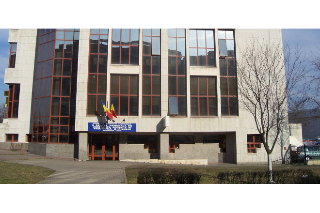Sub Nistor, DGASPC Hunedoara umileste: persoane paralizate, chemate claie peste gramada la reevaluare. Li se taie banii