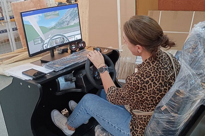 Pentru Liceul Tehnologic „Dimitrie Leonida”, / Simulator auto modern