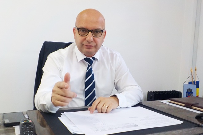 Un fapt care i-a uimit pe cei mai multi si i-a nemultumit pe altii. Cristian Merisanu s-a dat rau de tot la Politia Locala Vulcan.