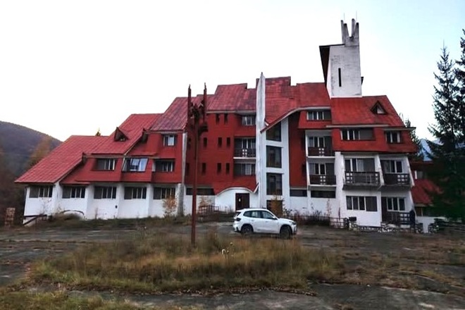 Deoarece proprietarul doreste sa-i dea o alta destinatie, / Danut Buhaescu ofera alternative la motelul de la Valea de Pesti