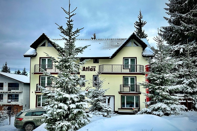 Iarna aceasta vrei sa mergi la schi? Hai la Cabana Atlas din Straja, aproape de telegondola si partii